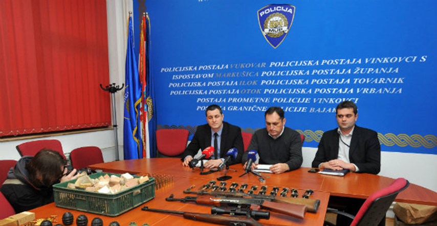 Kapitalna zapljena kod Vukovara: Muškarac ilegalno držao 3 puške, 33 bombe i 10 kilograma eksploziva
