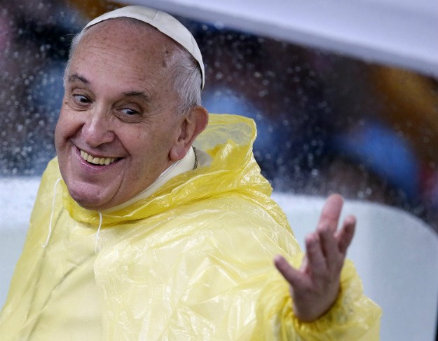 Neodlučan Papa: Prvo poručio da se ljudi ne množe kao zečevi, a sad mu velike obitelji daju nadu