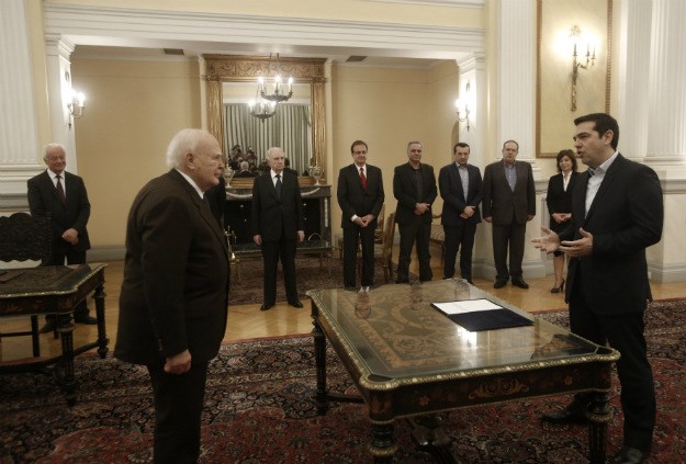 Cipras prisegnuo suprotno grčkoj pravoslavnoj tradiciji: "Poštivat ću grčki ustav i služiti narod"