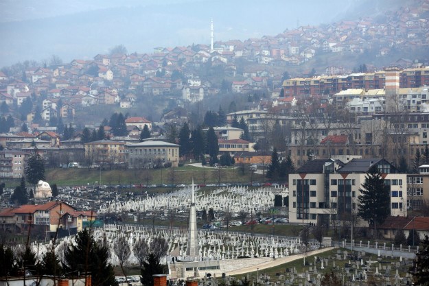 Sarajevo se guši u prašini, vlasti proglasile uzbunu i ljude pozivaju da koriste zaštitne maske