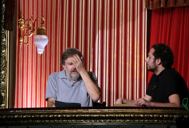Žižek izazvao ogroman interes: U prepunom HNK-u i pozornica pretvorena u gledalište