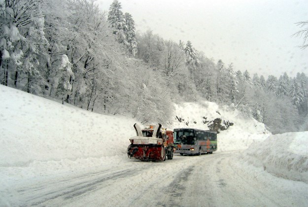 Zimske službe u stanju pripravnosti: Čekaju nas dva dana intenzivnog snijega i vjetra