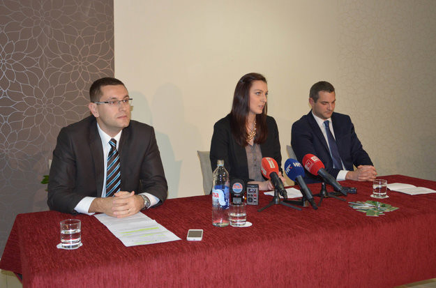 Iako se prijetilo raspadom dubrovačkog HSS-a, isključena samo četiri člana
