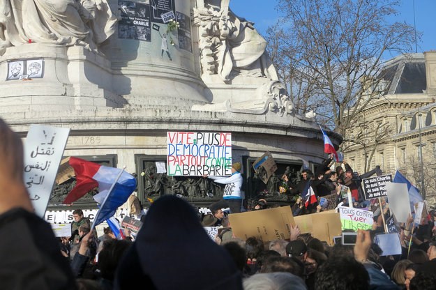 Na maršu u Parizu su bili i oni koji bičuju i zatvaraju novinare