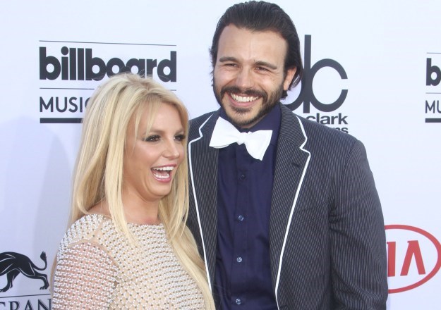 Izbrisala sve slike: Britney Spears prekinula 8-mjesečnu vezu s Charliejem Ebersolom