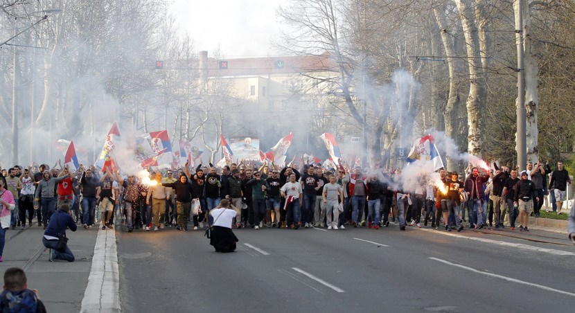 KAOS U MAKEDONIJI Delije i navijači Rada prvi stigli u Skoplje "braniti" pravoslavlje od Albanaca