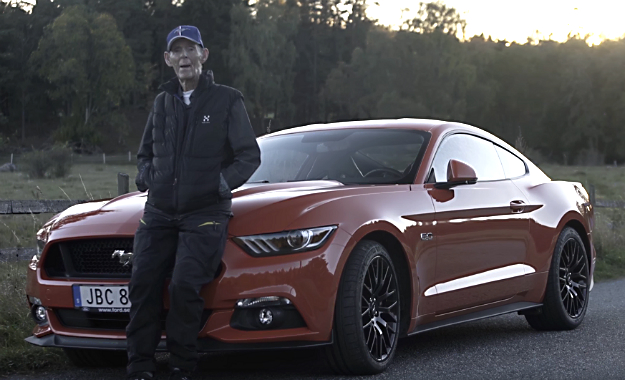 Nikad nisi prestar za pravi auto: 97-godišnjak kupio novi Ford Mustang