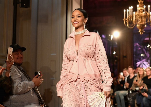 Rihanna osvojila parišku modnu elitu u kombinaciji u kojoj samo ona može izgledati odlično