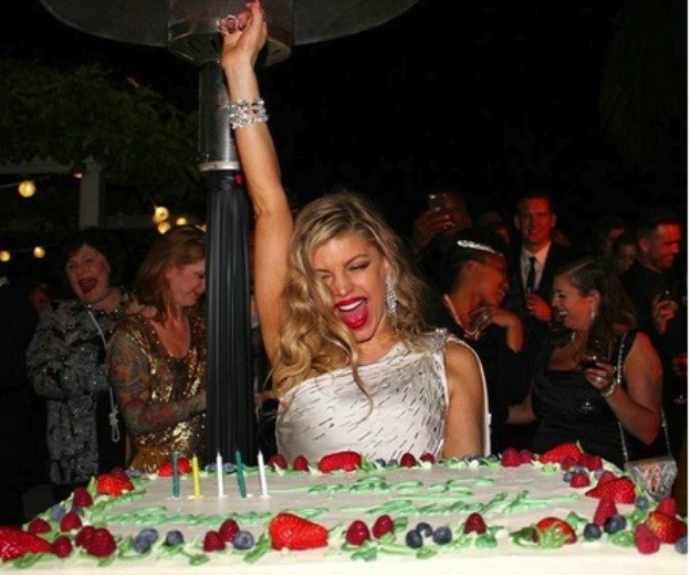 Fergie proslavila 40. rođendan velikom tortom i glamuroznom zabavom