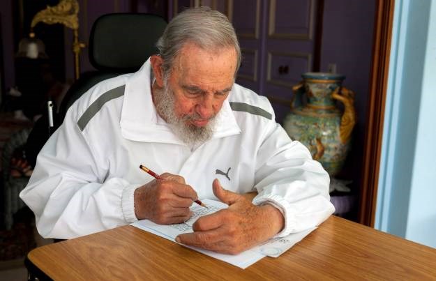 Nikolić odlikovao Fidela Castra
