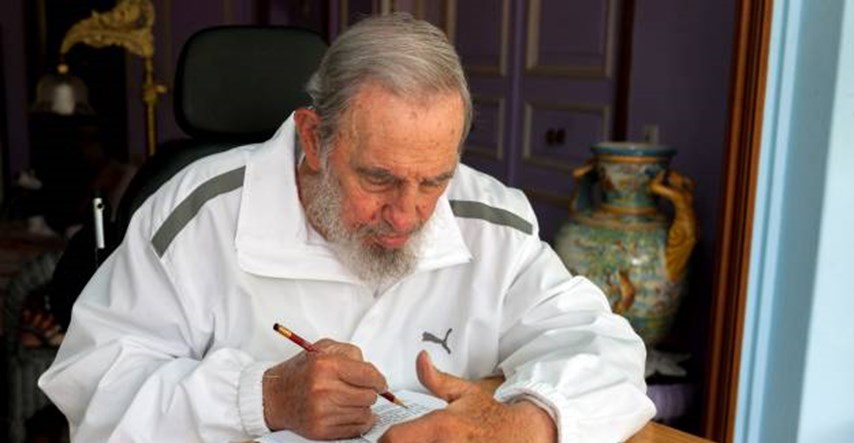 Nikolić odlikovao Fidela Castra