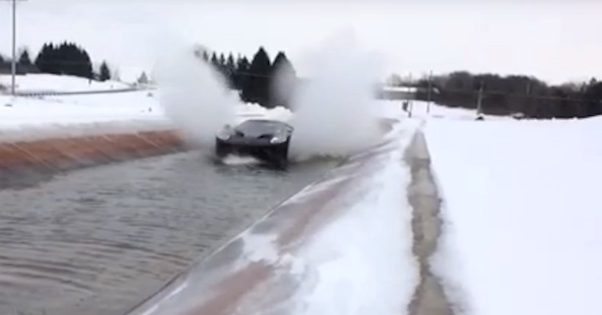 Hoće li uspjeti? Najbrži Ford svih vremena u forsiranju vodene prepreke