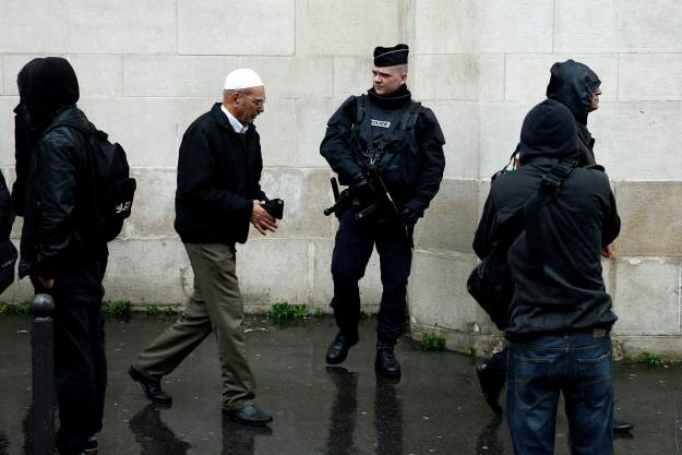 Nakon zatvaranja francuskih džamija pronađeno streljivo, propagandni materijali Islamske države