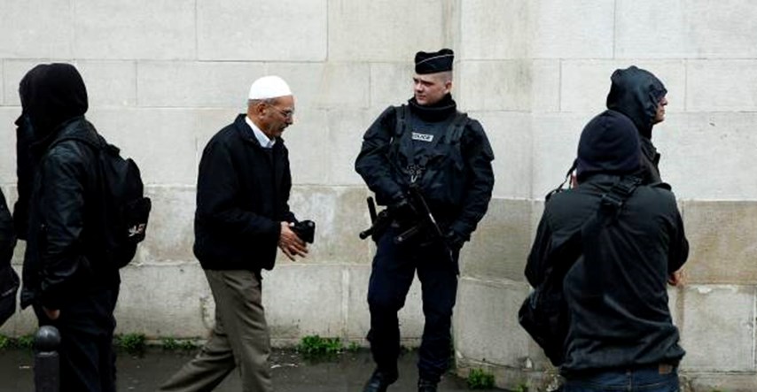 Nakon zatvaranja francuskih džamija pronađeno streljivo, propagandni materijali Islamske države
