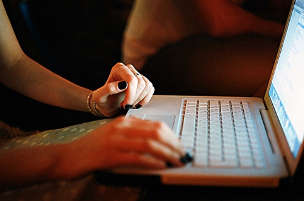 Pitali smo vas: Treba li ostati Facebook prijatelj s bivšim?