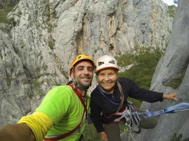 84-godišnja bakica svladala najveću stijenu Velebita, instruktor oduševljen: "Jedva sam je pratio"