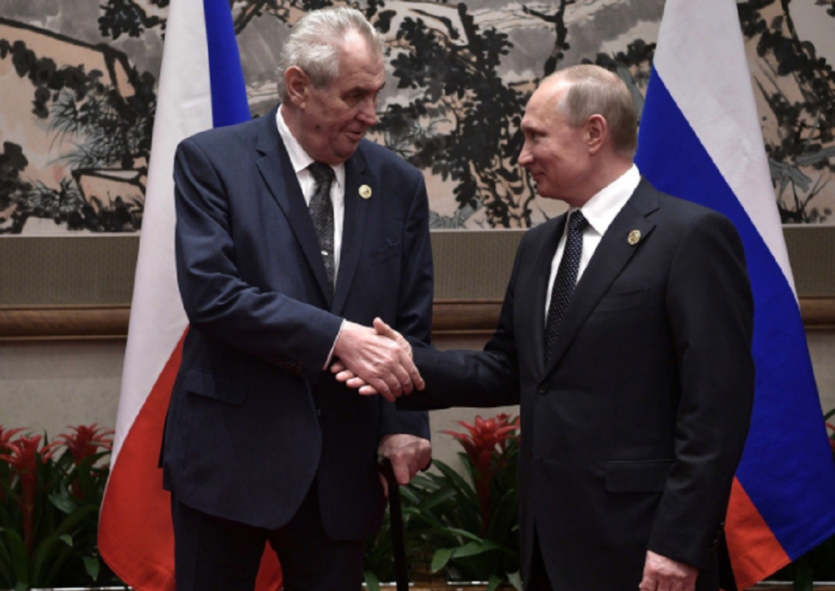 Mikrofoni uhvatili Putina i češkog predsjednika: "Previše je novinara, treba ih likvidirati"