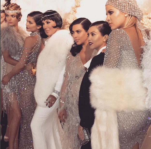 Ovo im moramo priznati: Kardashiani su izgledali fantastično na zabavi s temom "The Great Gatsby" za 60. rođendan Kris Jenner