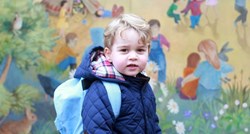 Princ George krenuo u vrtić: Mama Kate fotkala neodoljivog vragolana u punoj spremi