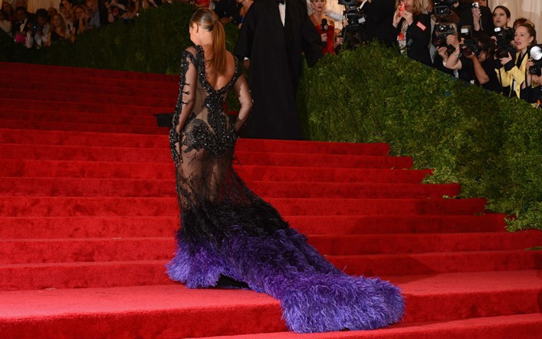 Luda priča iza Beyonceine Met Gala haljine iz 2012. godine