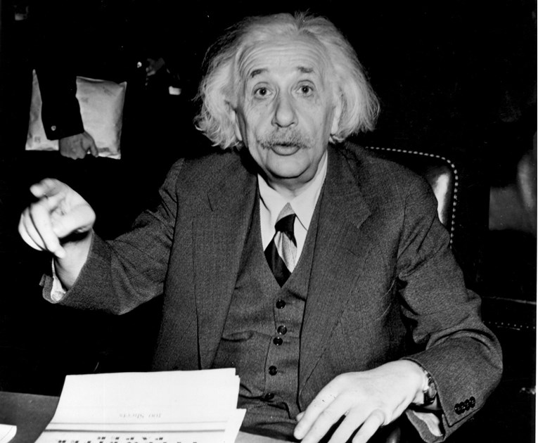 Otkrivena Einsteinova bilješka o teoriji sreće, evo što je po njemu tajna sretnog života