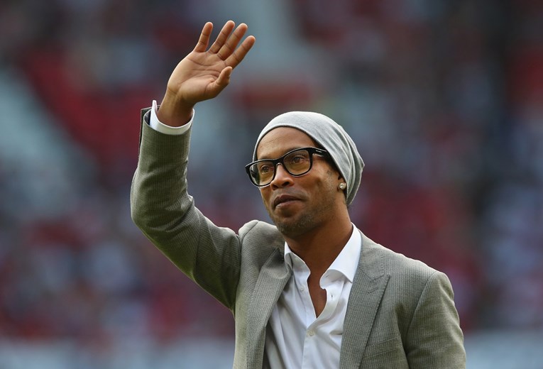 Ronaldinho se oprostio pismom: "Hvala skupljačima lopti, čistačicama, vozačima autobusa..."