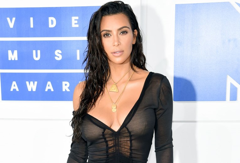 Prirodna kosa Kim Kardashian ne izgleda onako kako ste očekivali