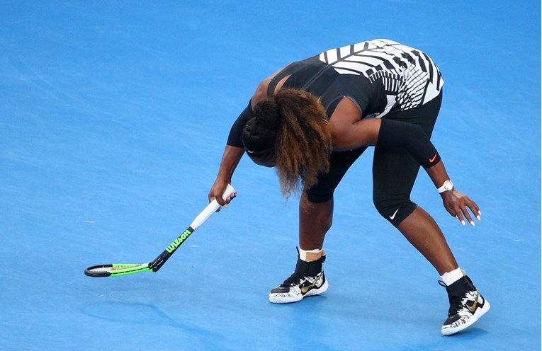 Pogledajte kako je bijesna Serena razbila reket nakon sestrinog sretnog poena
