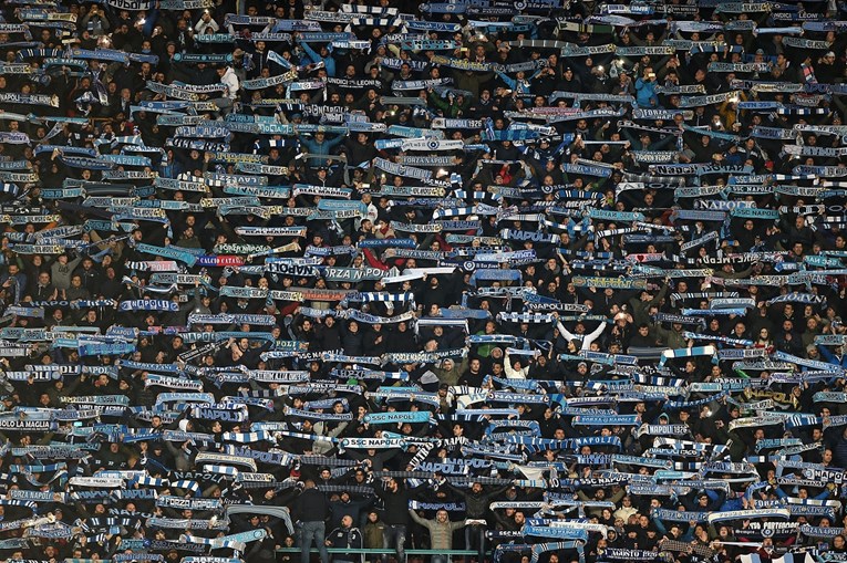 LUDA ZABRANA Nitko večeras na stadion Napolija neće moći ući s remenom oko struka