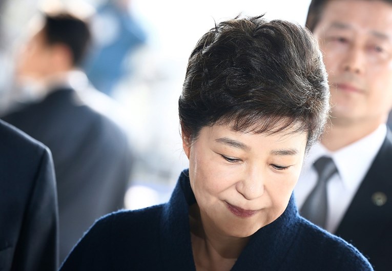 Bivšu južnokorejsku predsjednicu uhićenu zbog korupcije saslušali na sudu