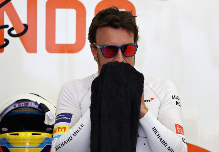 Alonso poludio: "Nesposobni smo! Nikad nisam bio u sporijem bolidu"