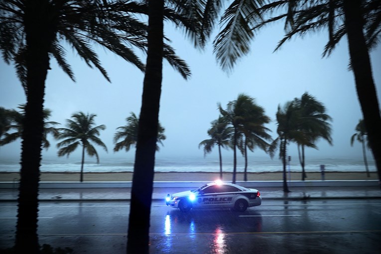 Nećete vjerovati na što policija mora upozoravati Amerikance na Floridi uoči udara uragana Irme