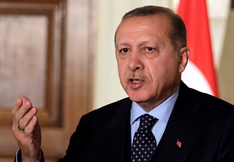 Erdogana u Parizu iznervirao novinar pitanjem o turskom slanju oružja u Siriju