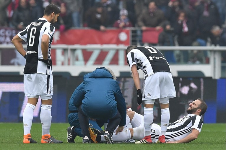 Torinski derbi pripao Juventusu, Higuain se ozlijedio