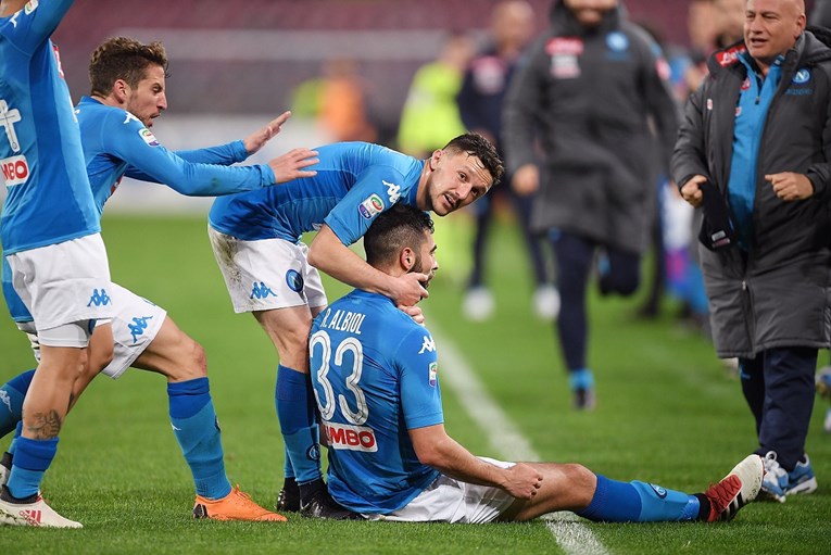 Juve kiksao kod Crotonea, Napoli preokrenuo protiv Udinesea i uoči derbija došao na -4