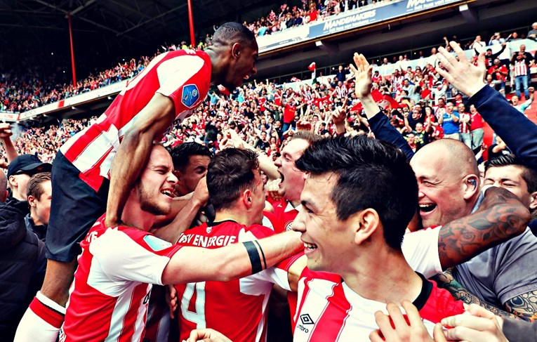 EINDHOVEN GORI PSV razbio Ajax u derbiju i osvojio naslov prvaka