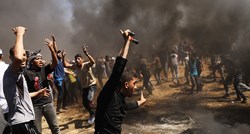 MASAKR ZBOG VELEPOSLANSTVA U JERUZALEMU Ubijeno 55 Palestinaca, 2700 ozlijeđenih
