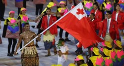 FOTO Prva zlatna medalja ide... Nauljenom, seksi olimpijcu iz Tonge