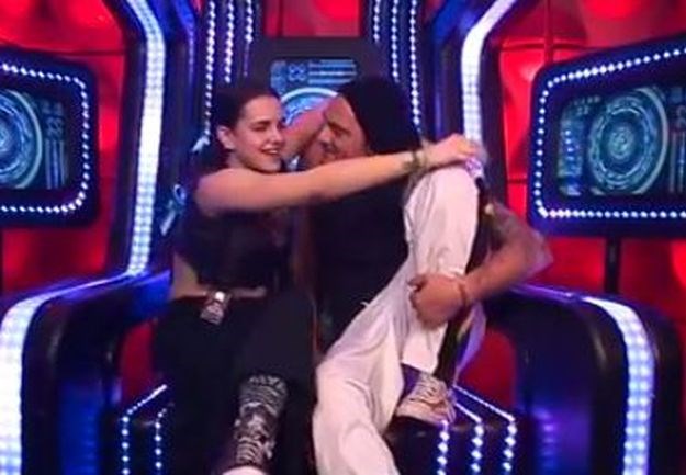 Steffani ponovo na meti BB zavodnika: Poljupci padali cijelu večer