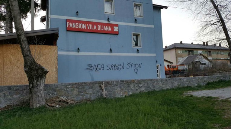 "ZAGA SRBSI ŠPION" Reformisti osudili polupismeni šovinistički grafit na kući svojeg člana