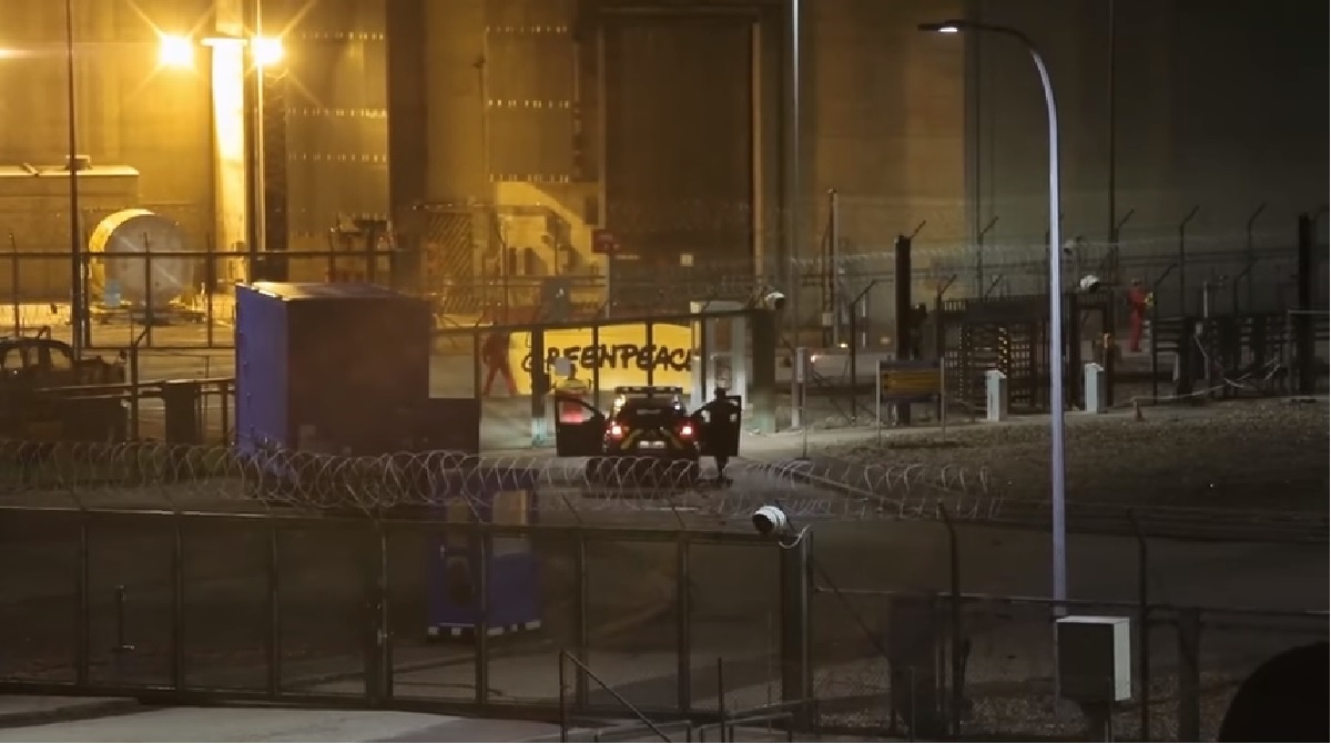 VIDEO Aktivisti Greenpeacea upali u nuklearnu centralu u Francuskoj i ispalili pirotehničke naprave