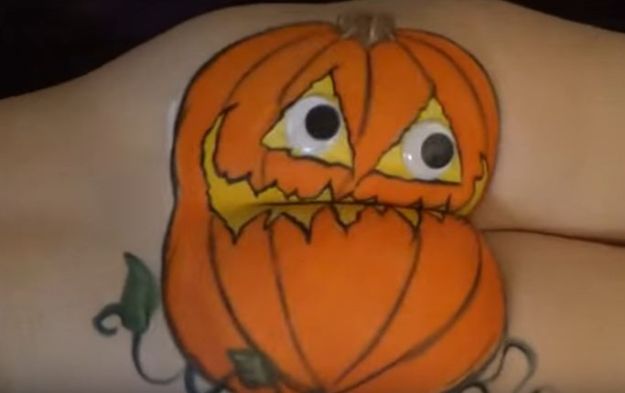 VIDEO Ovako to izgleda kada se gole guze maskiraju za Halloween