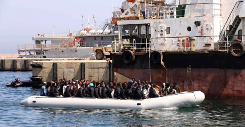 Njemačka mornarica zaustavila u Sredozemlju brod s krijumčarima ljudi?