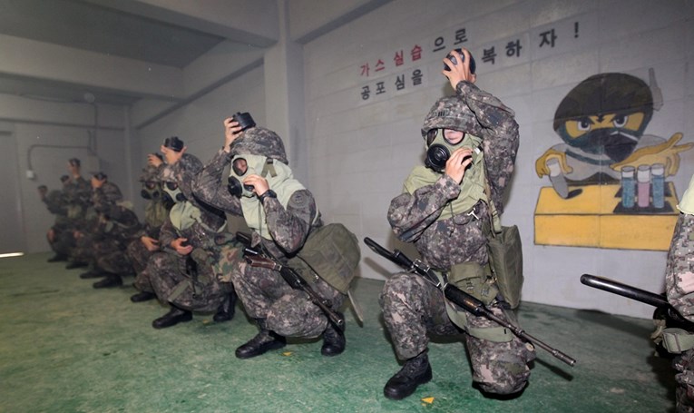 Južna Koreja tvrdi kako Sjeverna Koreja ima na tisuće tona kemijskog oružja