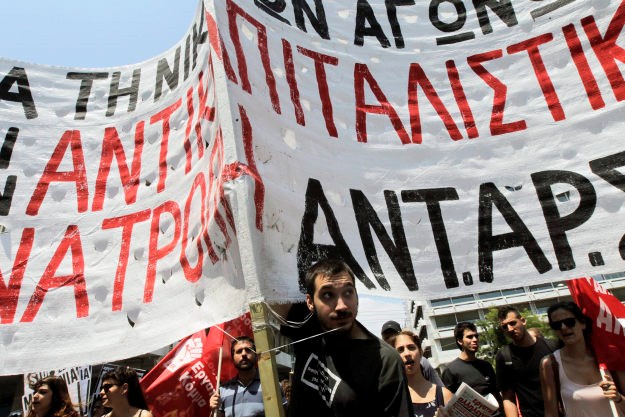 Grčki parlament raspravlja o reformama, tisuće ljudi prosvjeduju