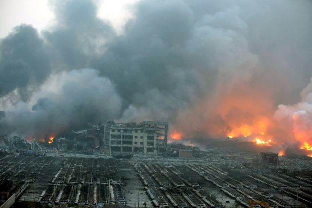 Kao da ga je pogodila nuklearna bomba: Kineski Tianjin pod pepelom, broj poginulih i dalje raste