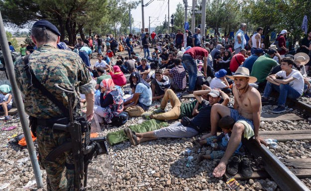 Izvanredno stanje: Izbjeglice blokirali prugu, Makedonija na njih poslala vojsku