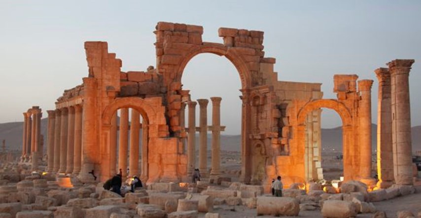 Satelitske snimke potvdile uništenje drevnog hrama u Palmiri