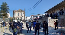 Policija suzavcem i šok bombama smirivala nerede među migrantima i mještanima u Grčkoj
