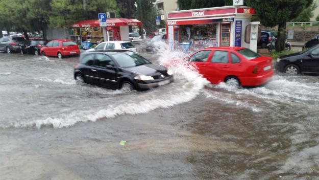 Kaos u Dalmaciji: Samo u Šibeniku 800 poziva hitnim službama, zbrajaju se štete od poplava i bujica